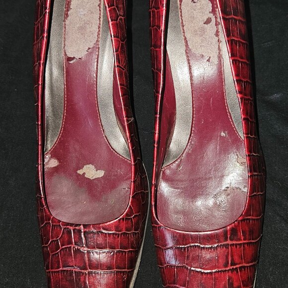 Michelle D red Alligator Heels Size 8M - Picture 1 of 5